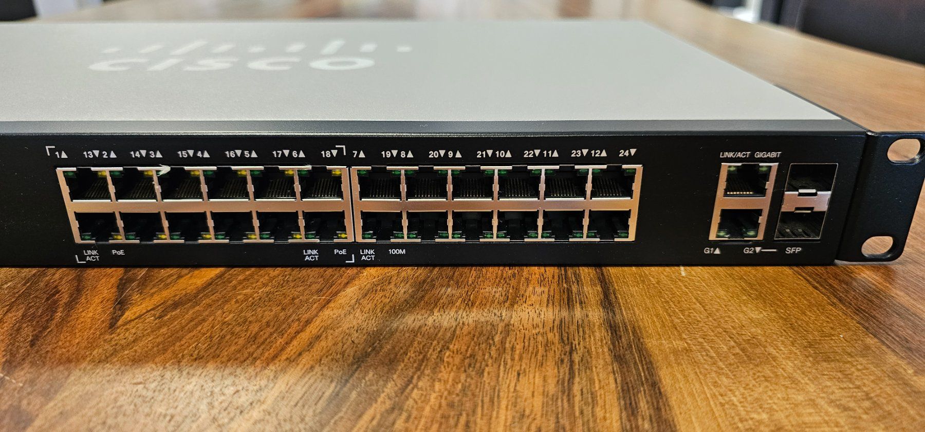 Cisco Hub & Switch: CISCO SF200-24P POE Switch – Usato da Küttigen venduto da FuturePlanet 3