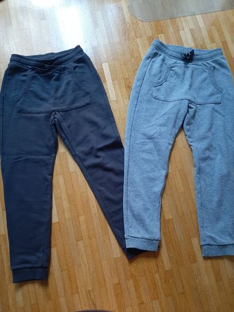 Lot 5 pantalons de jogging Taille 140  