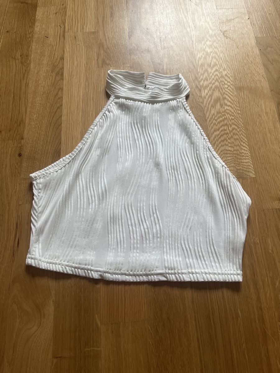 Top: Top blanc – Usato da Le Locle venduto da Mayd_h