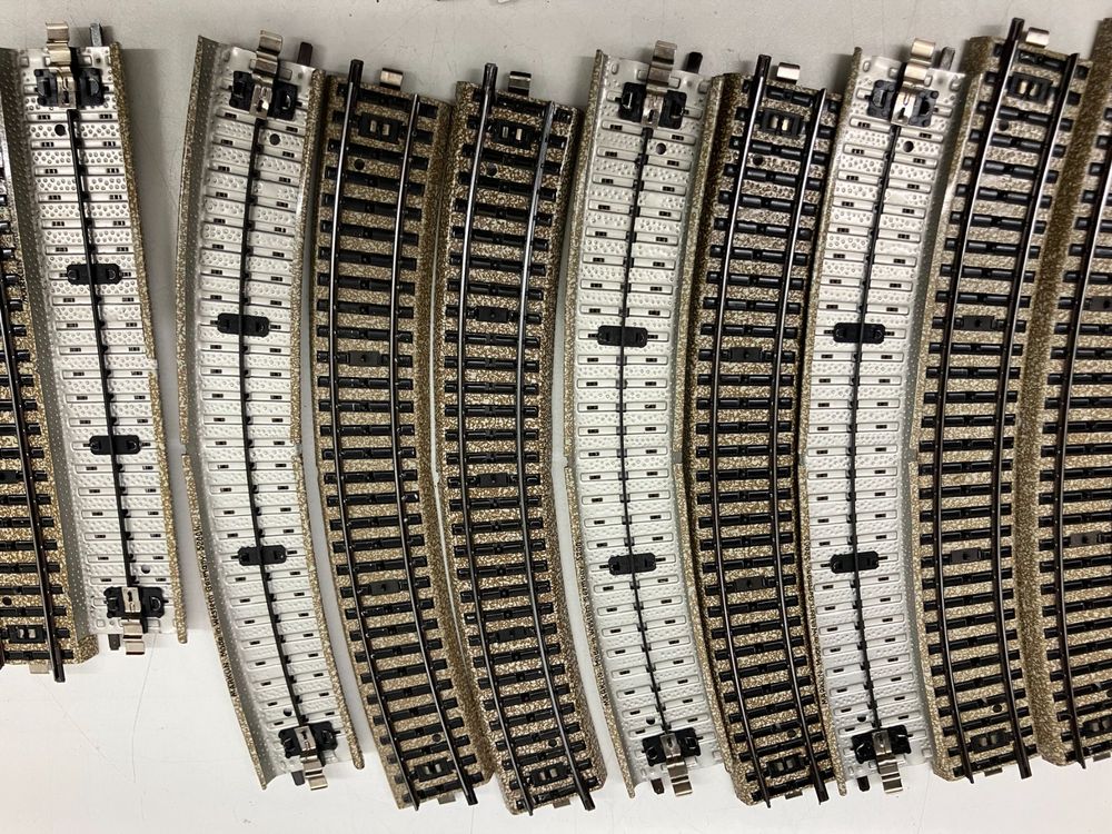Märklin Modelleisenbahnen: märklin M-Gleis 5100/5106/5200: 30x Schienen - sauber + gut – Neu (gemäss Beschreibung) aus Thun von retoolinoo 5