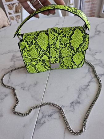Zara Handtasche mit Python-Effekt