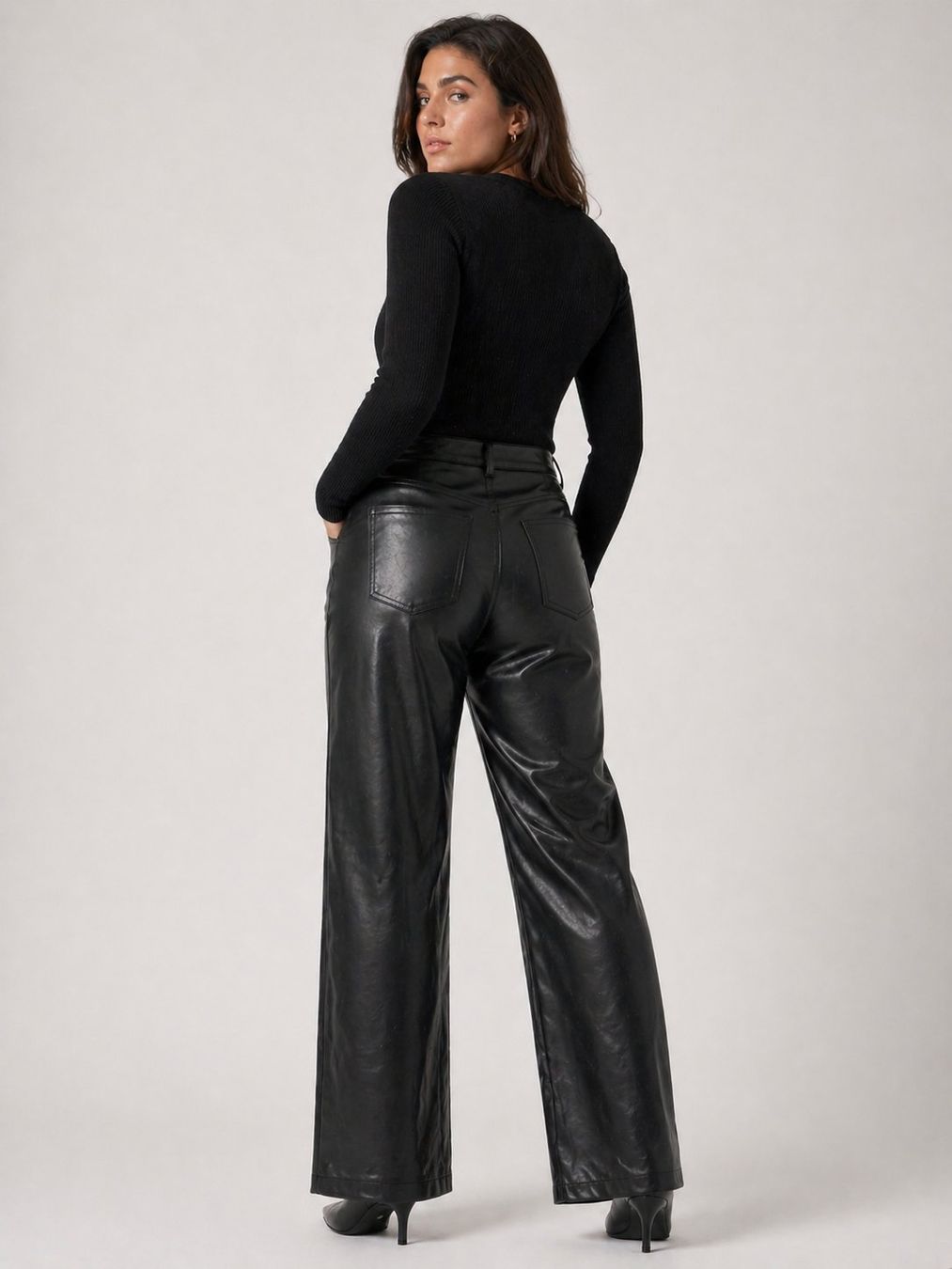 Tally Weijl Pantaloni: Pantaloni neri simil pelle – Usato da Lugano venduto da mic_zcm7 2
