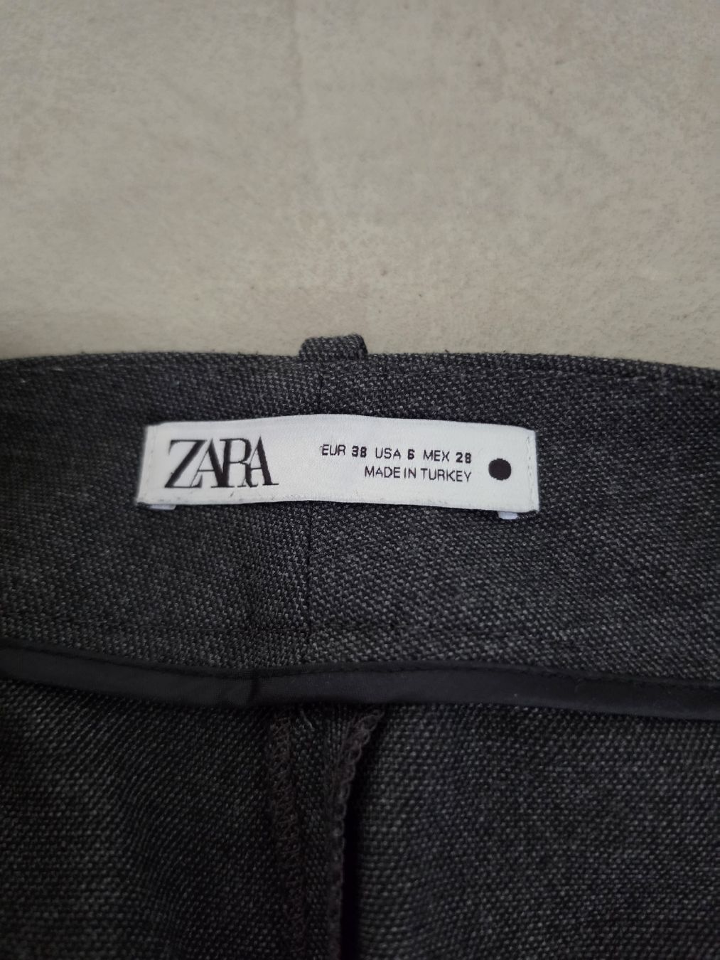 Zara Pantalons: Damen Hose Zara grau Grösse 38  – D'occasion à Amriswil par gu80kaya 2