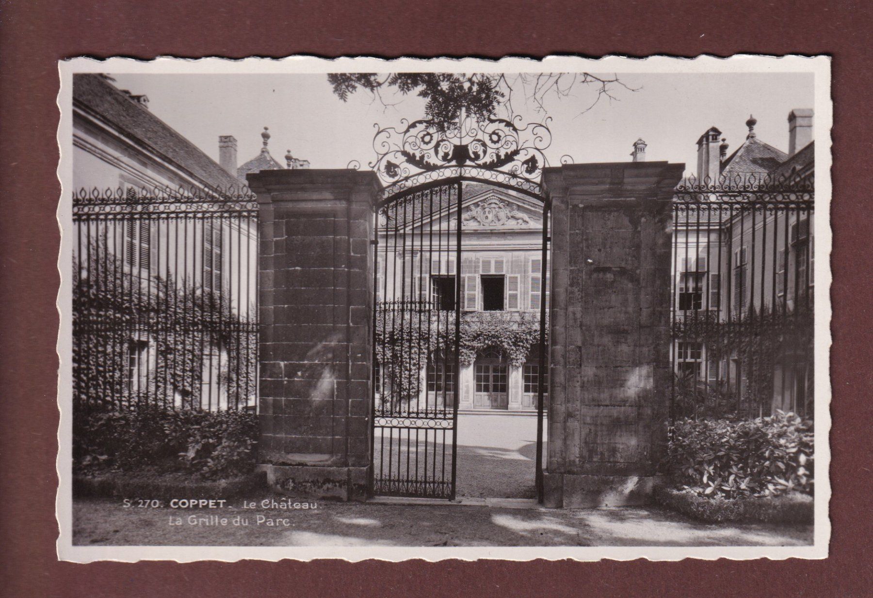 Cartoline postali: COPPET - Le Château - Grille du Parc – Usato da Pully venduto da nicecards-shop