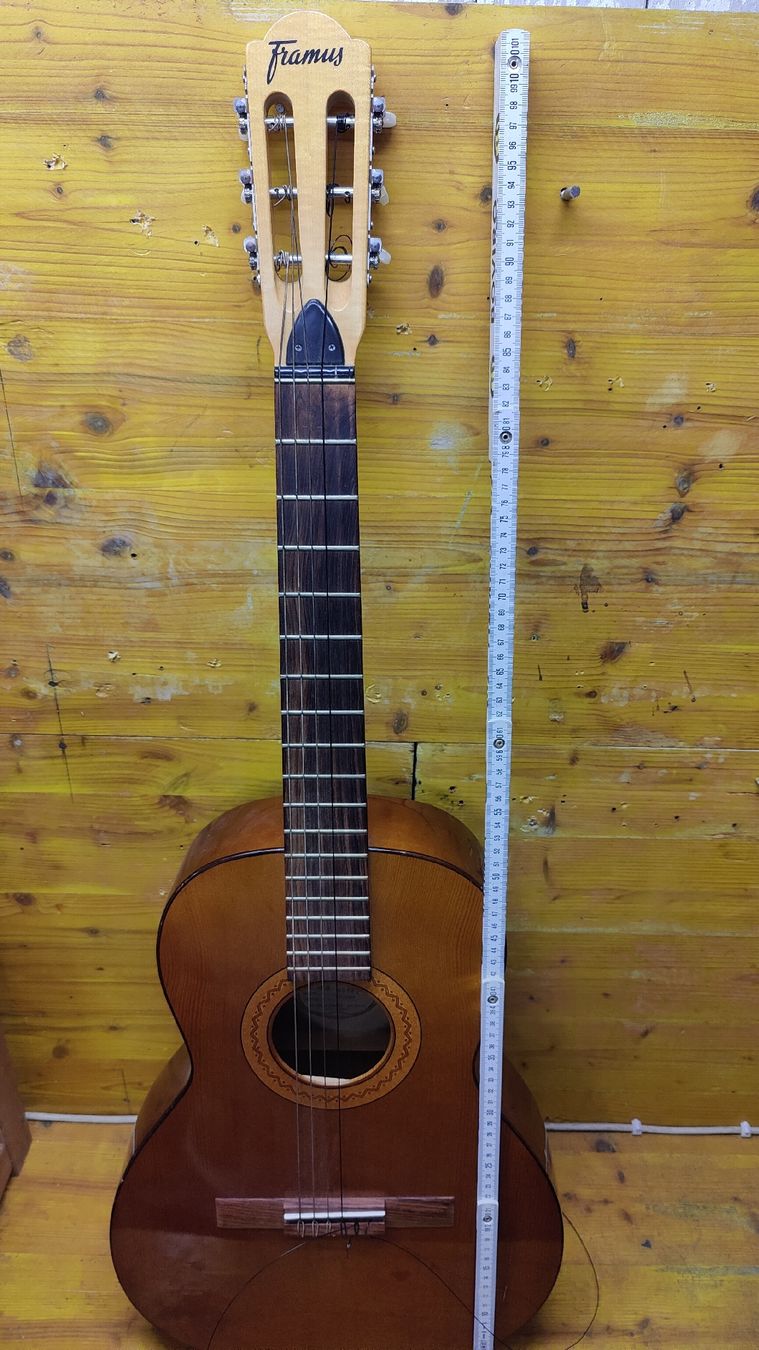 Framus Strumenti musicali: Framus 76B Konzertgitarre (LG) – Usato da Neuenhof venduto da bro_9zsg 9