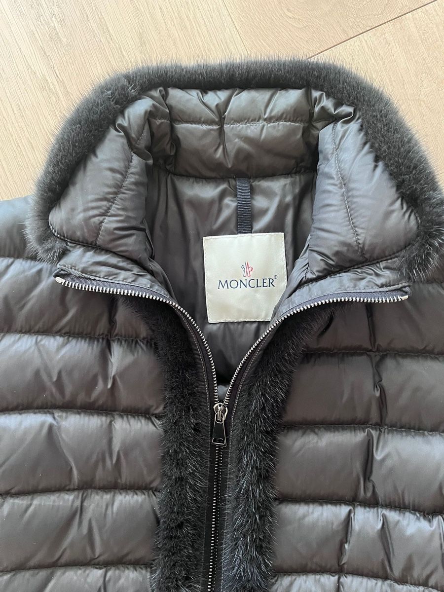 Moncler Giacche: Moncler Daunenjacke mit Nerzbesatz – Nuovo (secondo la descrizione) da Wangen b. Olten venduto da jade.b 5