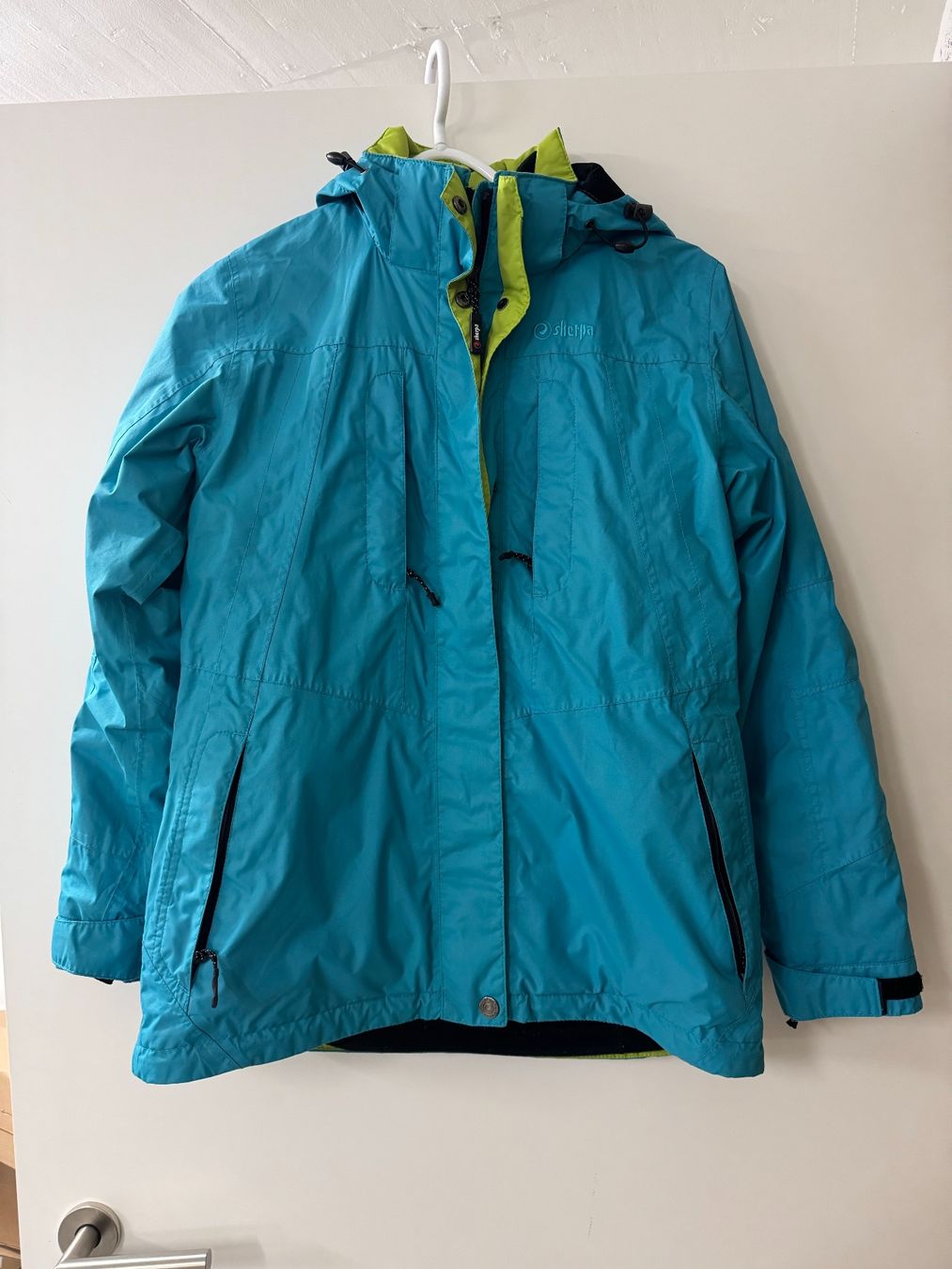 Jacken: Sherpa Winterjacke Damen M – Gebraucht aus Volketswil von salander90