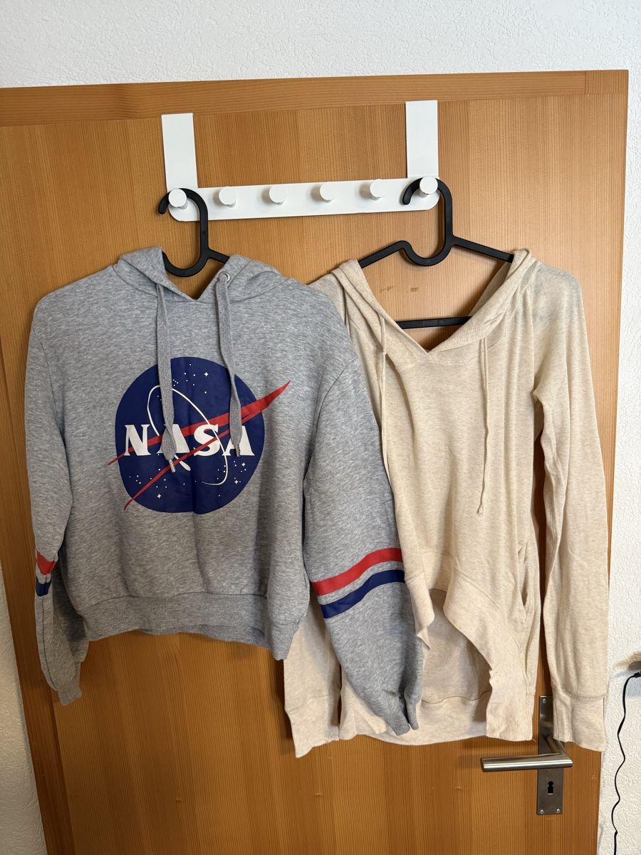 Kleiderpakete: Pullis/Sweathose-Paket Grösse M.  – Gebraucht aus Bönigen von nay_w9nv
