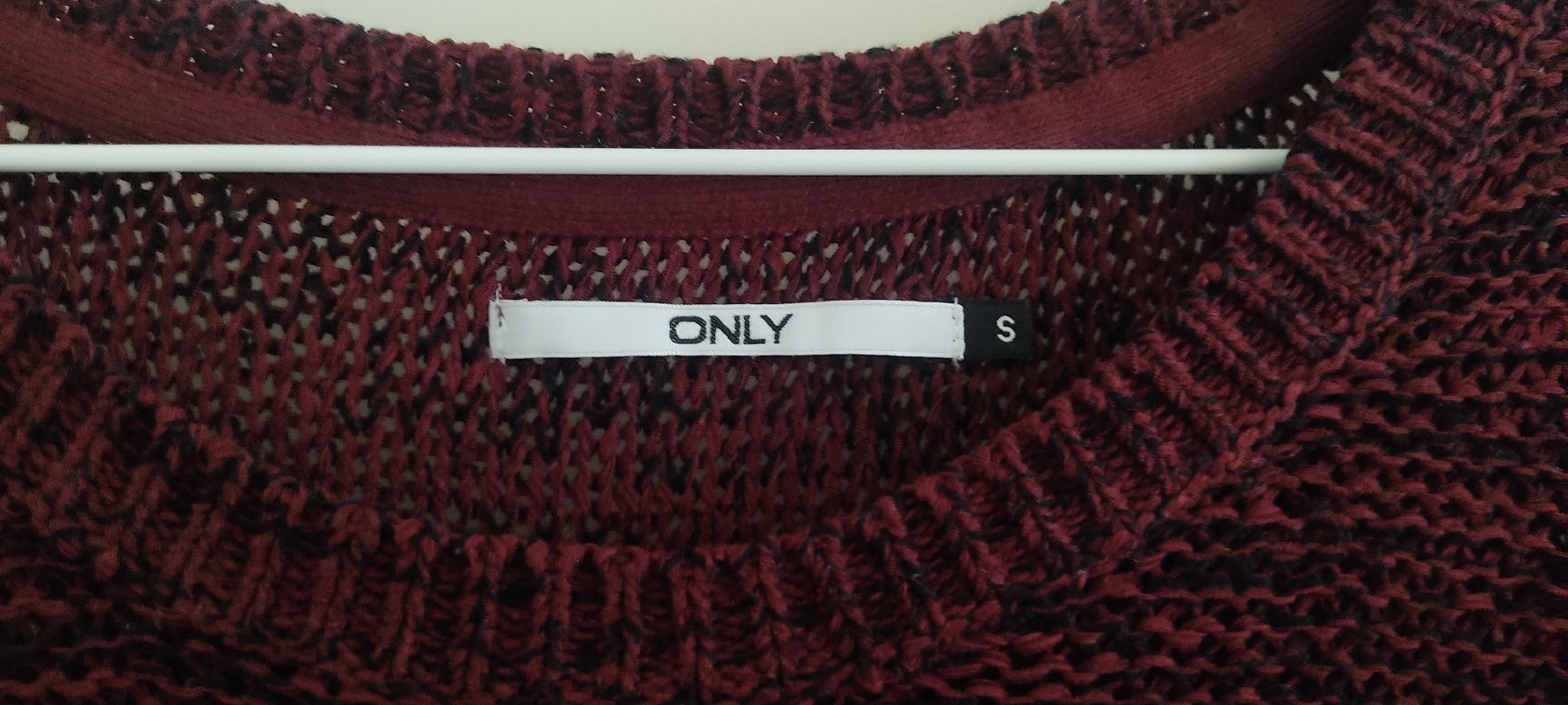 Only Pullover & Sweatshirts: Damen Strickpullover ONLY burgundy/schwarz Grösse S – Gebraucht aus Muttenz von fl.sab 1