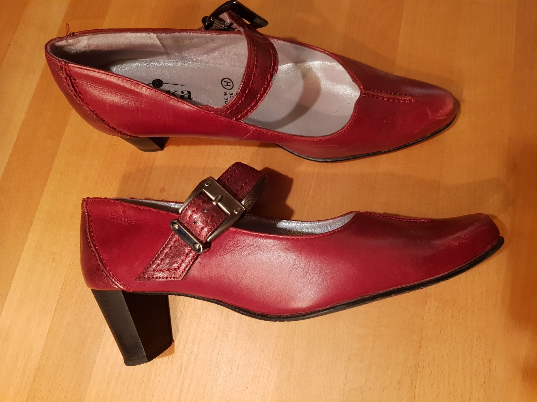 Chaussures femmes: rote Pumps Gr. 39.5, Absatz ca.6cm, Weite H – D'occasion à Menziken par FranzSteff 1