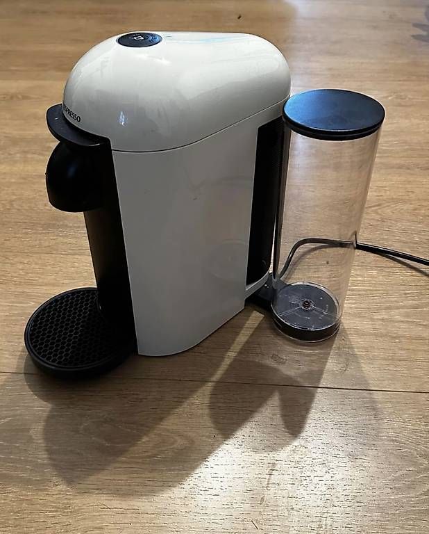 Machines à café & Machines à expresso: Kaffeemaschine Nespresso Vertuo – D'occasion à Rain par SaBe73