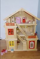 Grosses Holz Puppenhaus mit Möbeln, Figuren und Zubehör