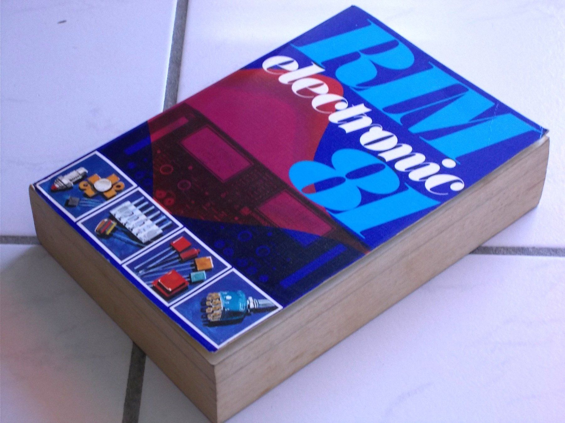 Libri: RIM-electronic Jahrbuch-Katalog 1981 – Usato da Zwingen venduto da Celerio100 1