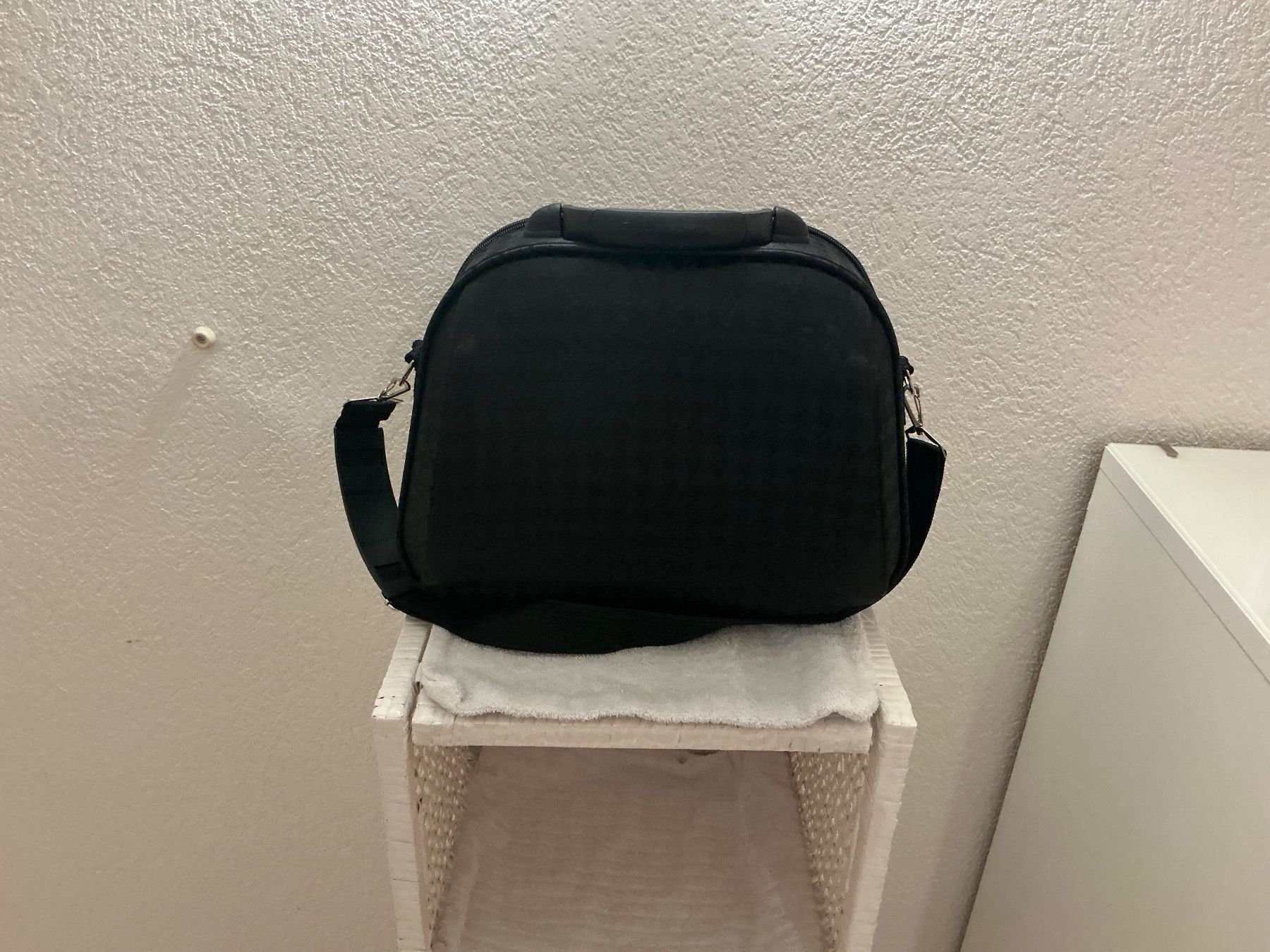 Kosmetikkoffer: Schwarze Reisenessesair neu – Gebraucht aus Würenlos von sweety5436