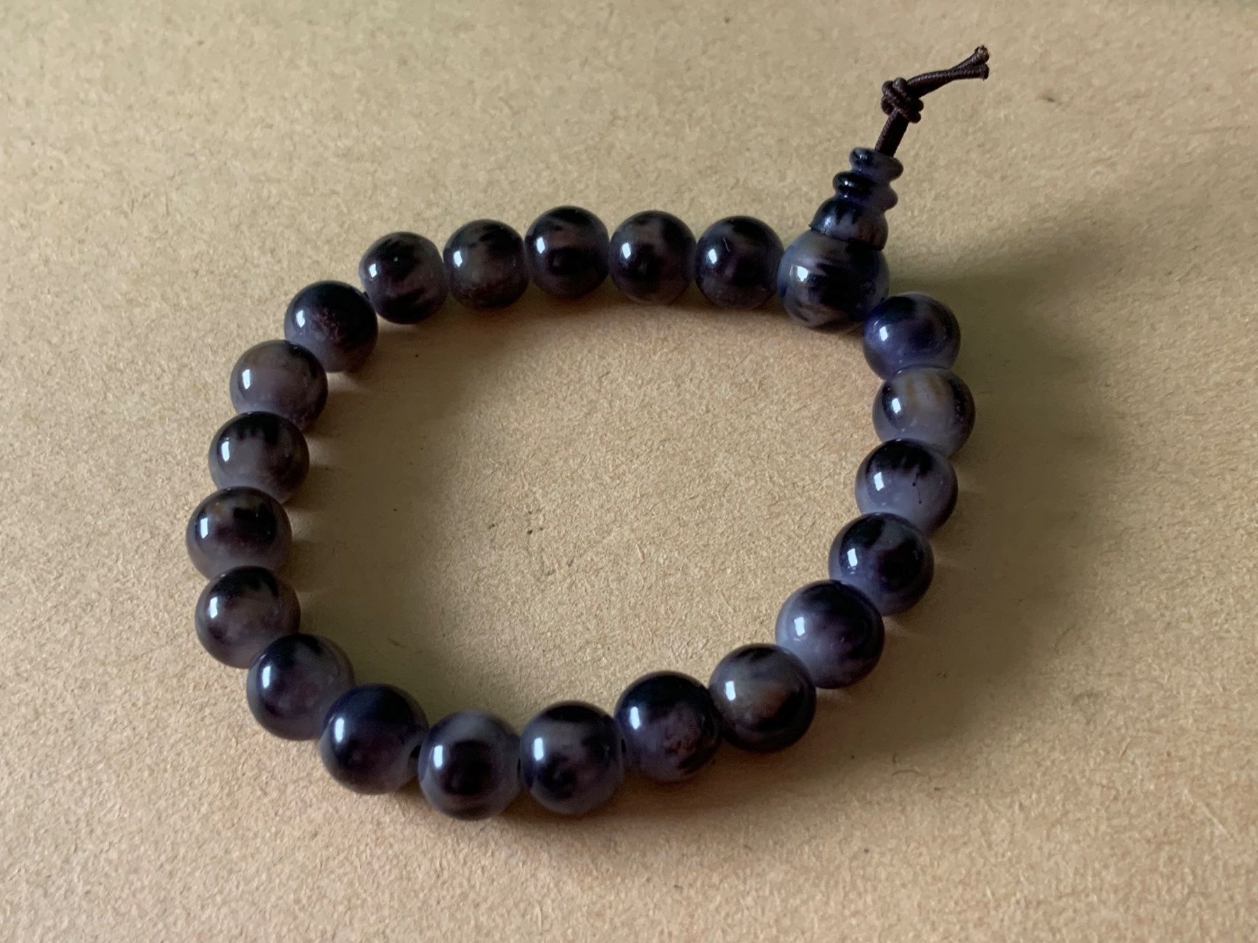 Armbänder & -reifen: Armband dunkel-violett feminim – Gebraucht aus Dittingen von Bijoubelle