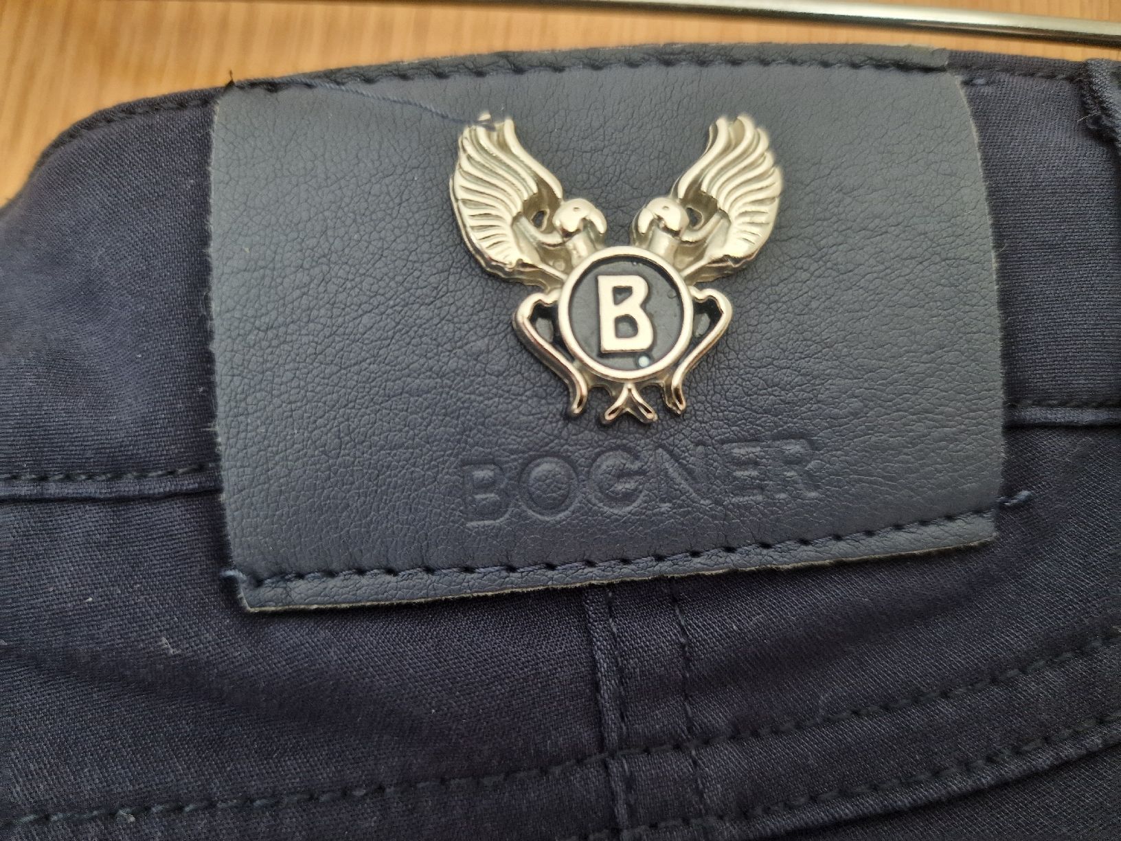 Bogner Pantaloni: Bogner Golfshorts dunkelblau – Usato da Lausen venduto da Joli-80 3