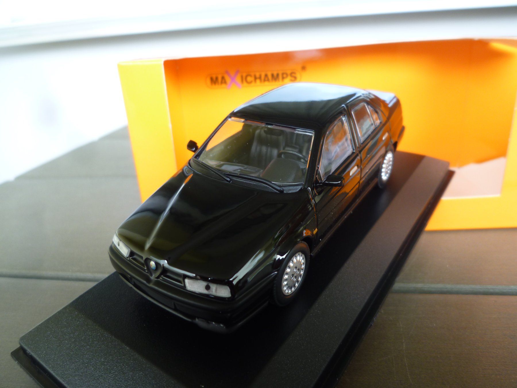 Alfa Romeo Modellini d'auto: Alfa Romeo 155 (1992) – Nuovo e nell'imballaggio originale da Flawil venduto da Imperiosud 2