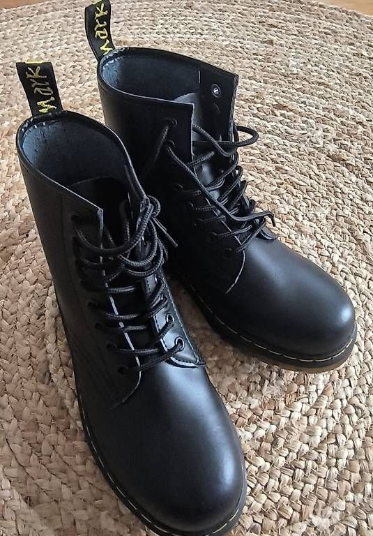 Scarpe da donna: Schnürstiefeletten schwarz – Usato da Unteriberg venduto da swimbyrun