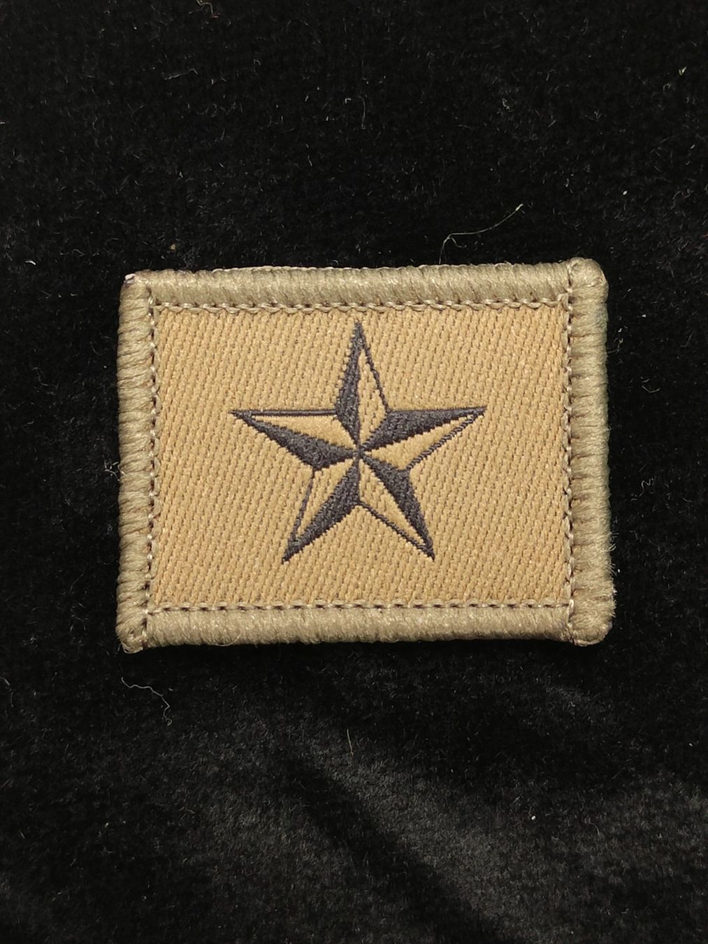 Schweizer Armee Placchette & Badge: Funktionsabzeichen Nachrichtensoldat, Variante 1 – Usato da Bauma venduto da SwissMilitaria