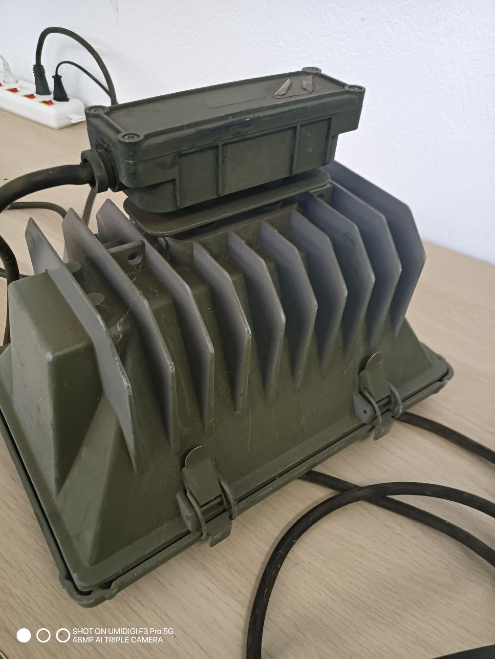 Lampade: Halogenstrahler Baustrahler grau gebrauchter Zustand – Usato da Aarwangen venduto da to-hirschi 5