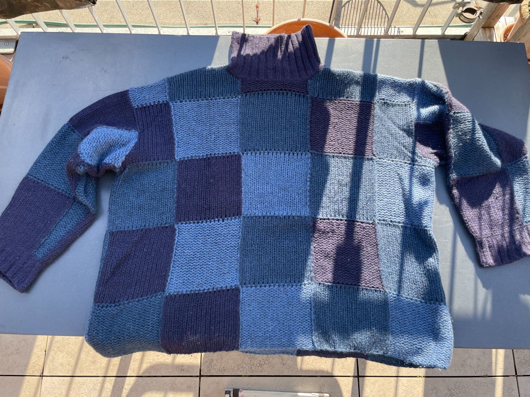 Dolce & Gabbana Maglioni & Felpe: Dolce & Gabbana Original Oversize Rollkragen Pullover blau – Usato da Zürich venduto da ONA-Online 1