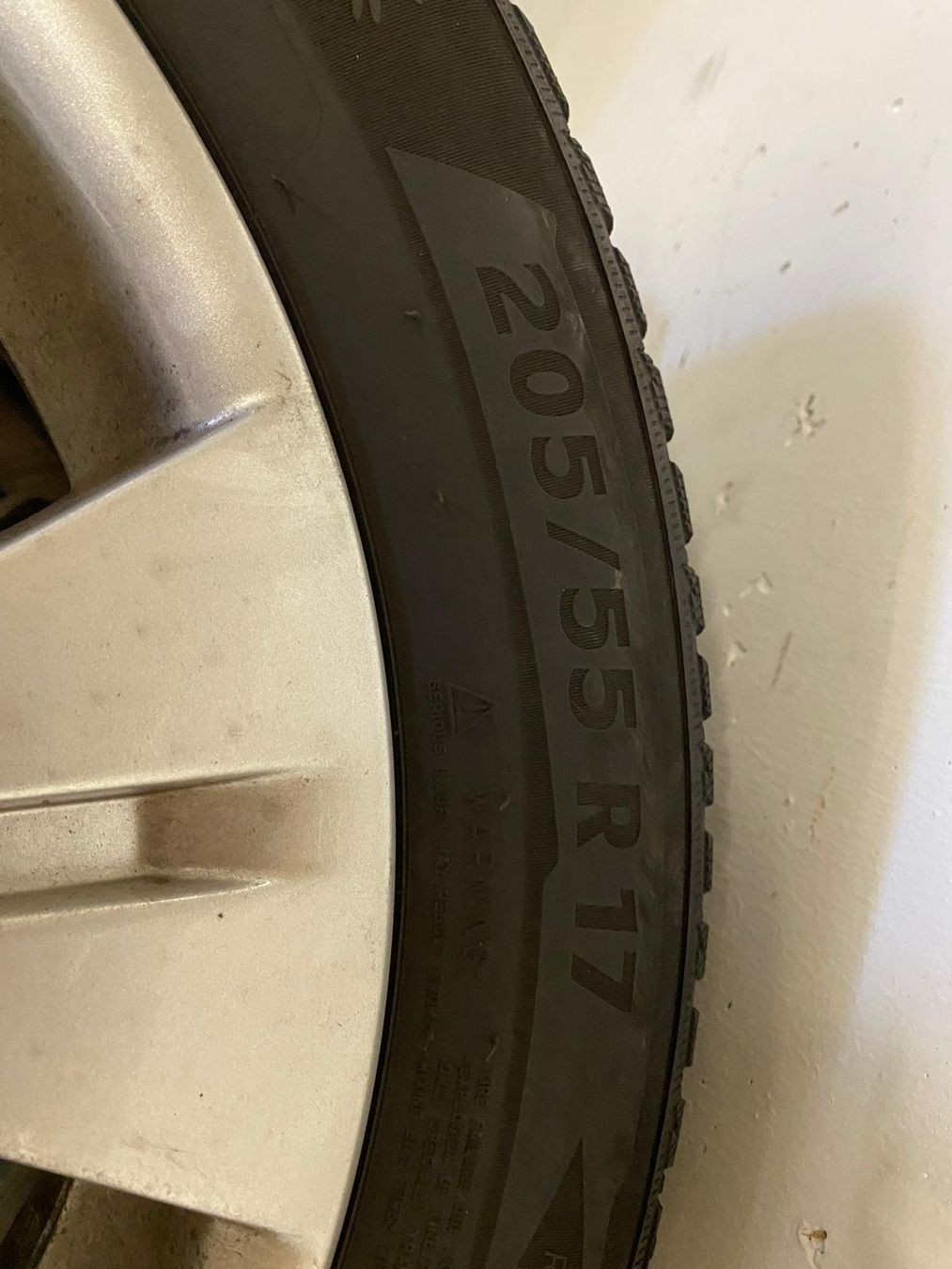 Michelin Pneus & Kompletträder: 4 Winterräder Renault Scenic – Gebraucht aus Wetzikon ZH von chr_sxr9 1