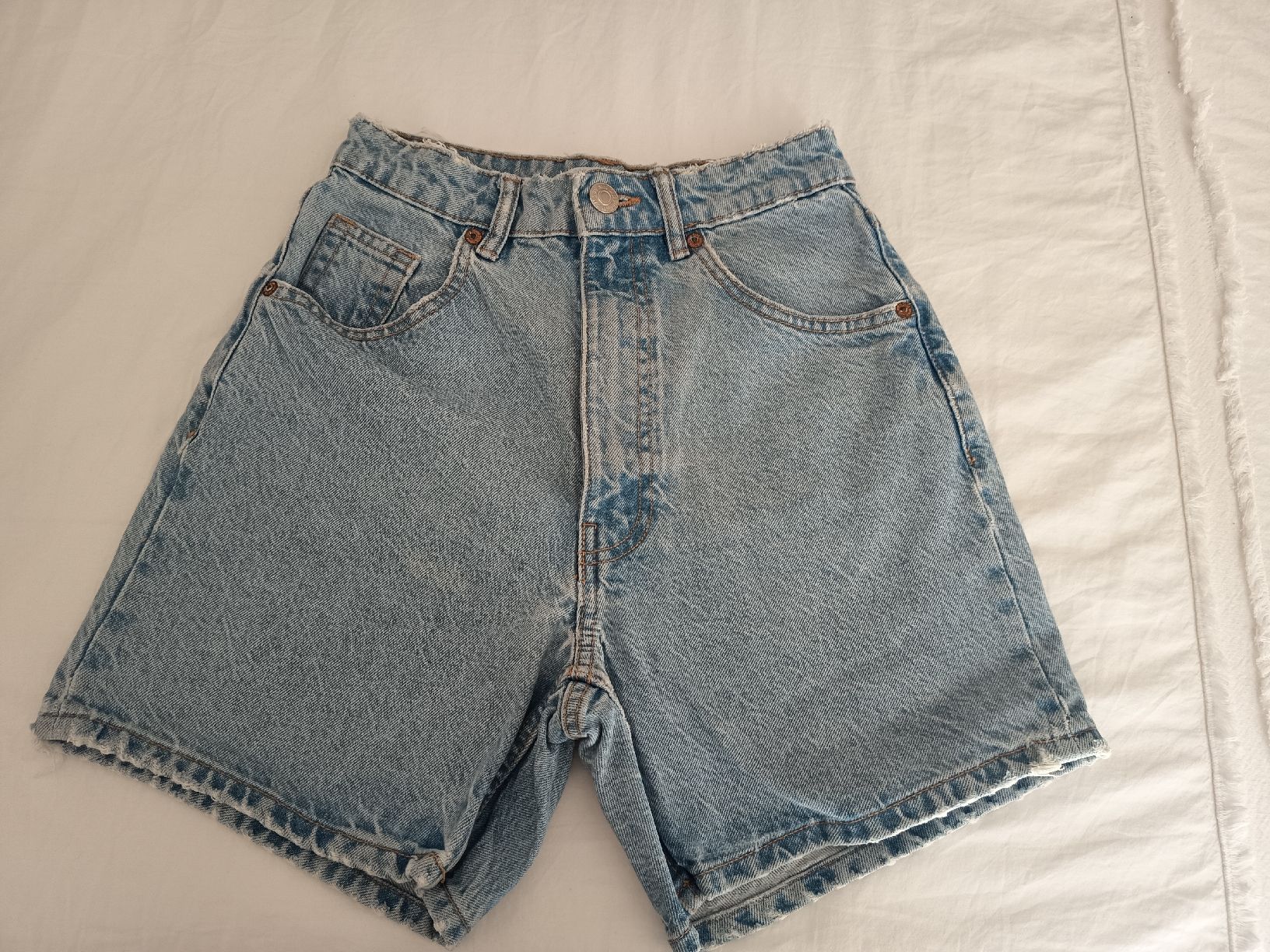 Zara Jeans: Denim Shorts Set – Usato da Basel venduto da beg_6v7r 3