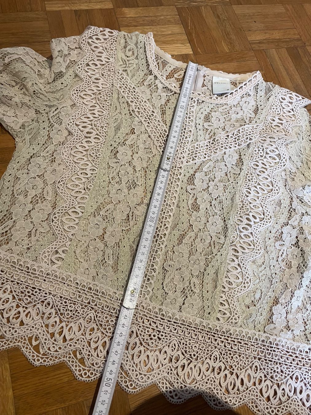 Only Camicette: Studio Only Spitzenbluse Gr. 38 mit Reissverschluss hinten – Usato da Zürich venduto da MrsWollishofen 4