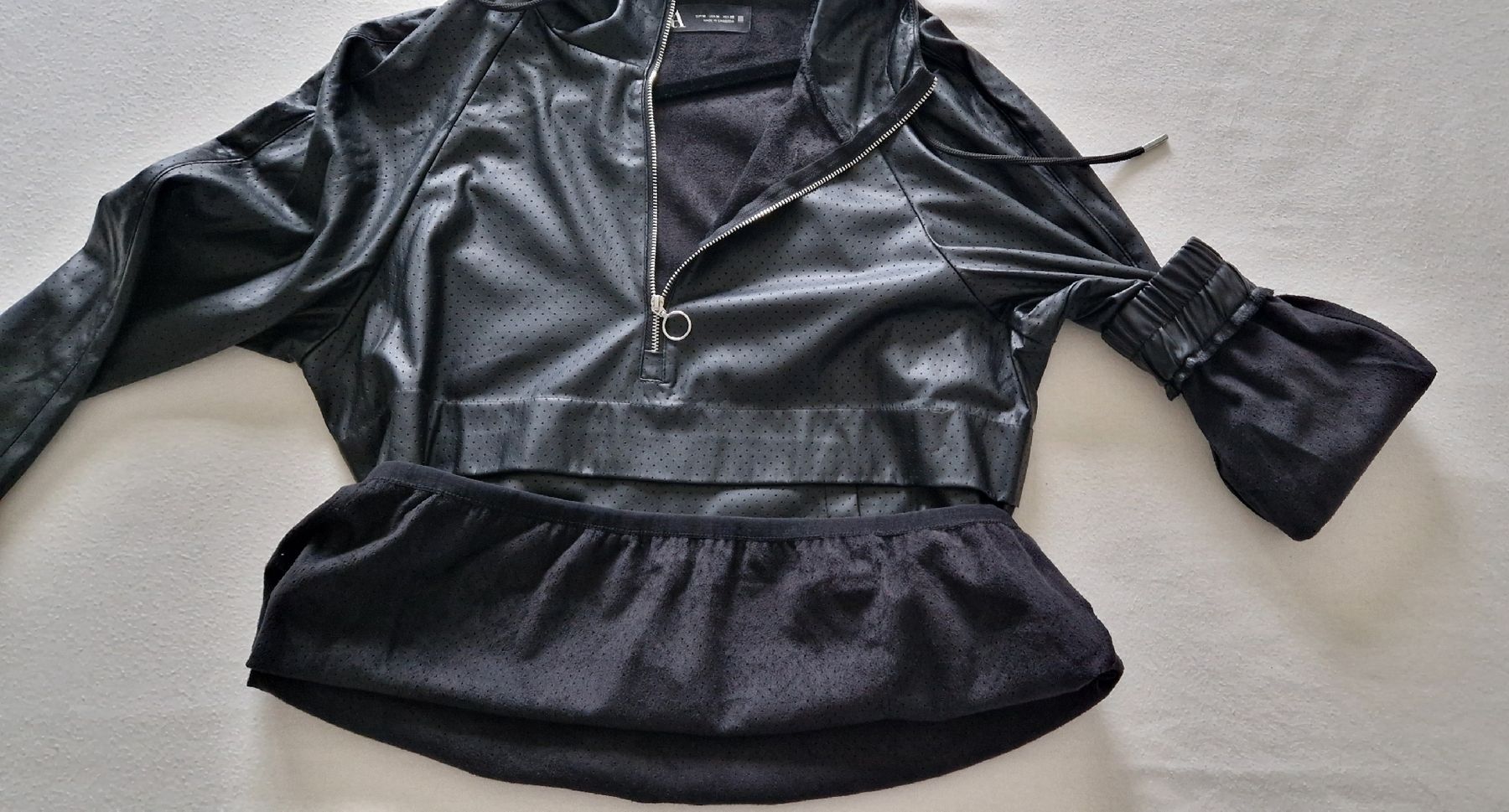Zara Maglioni & Felpe: ZARA Schwarzes Sweatshirt mit Lederoptik, Gr. S – Usato da Allschwil venduto da merve_g 7