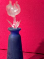 Flacon décoratif vintage en verre bleu avec fleur 🌸 beau!