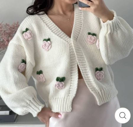 NEU: Cardigan/Strickjacke mit Rosen, off-white