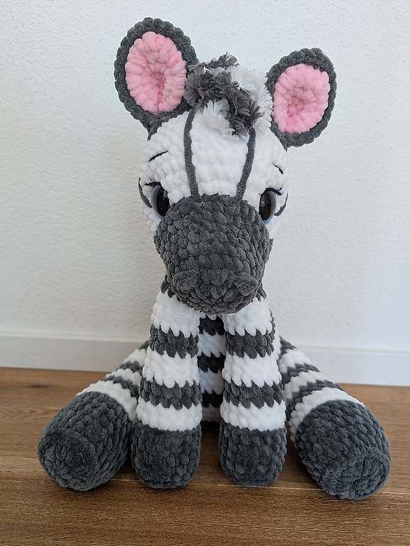 Giocattoli: Amigurumi sitzendes Zebra 32cm – Nuovo (secondo la descrizione) da Beromünster venduto da Shelly9296 4