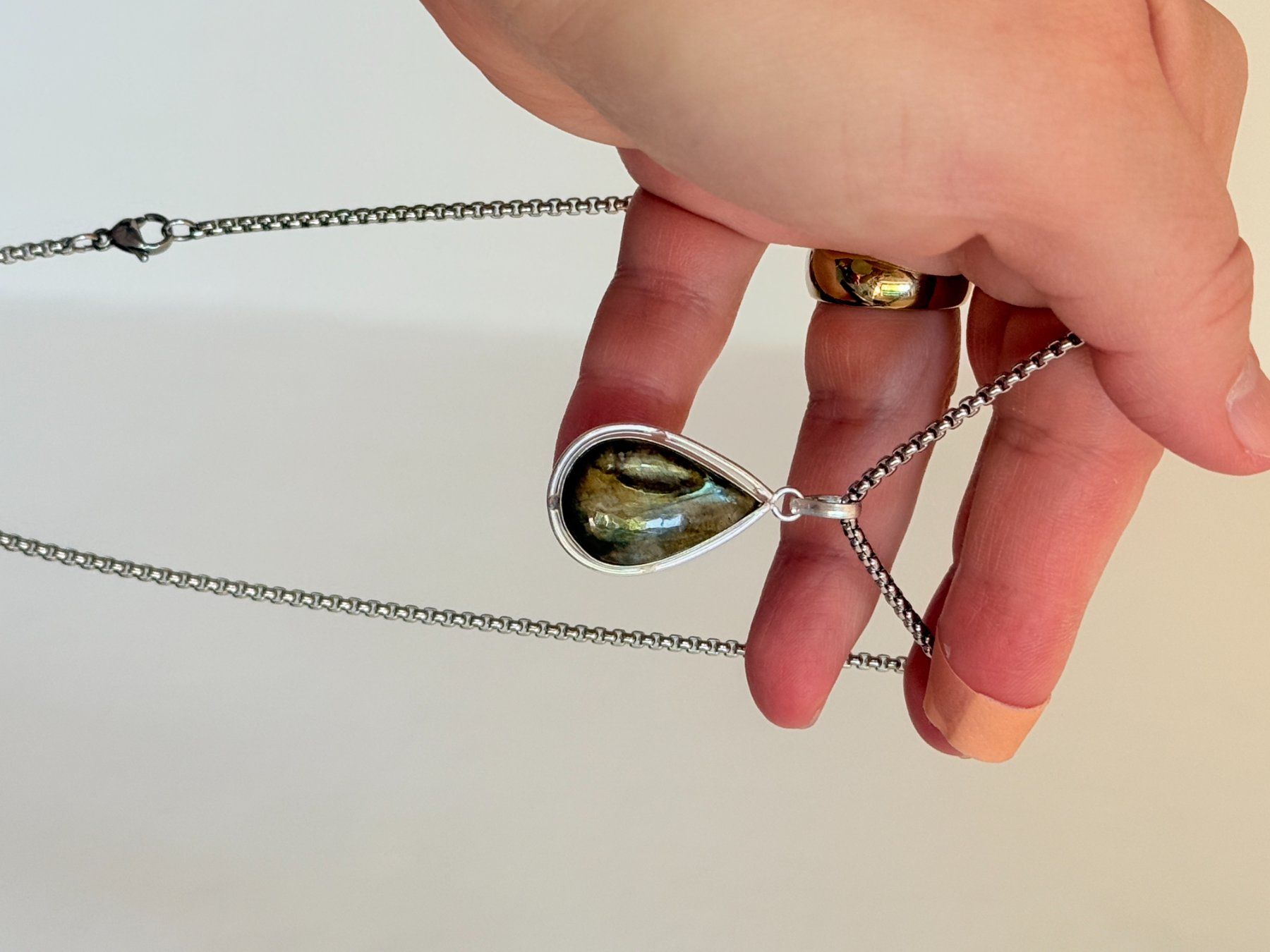 Ketten: Collier Labradorite, forme goutte d'eau – Neu und originalverpackt aus Genève von AWWA 5