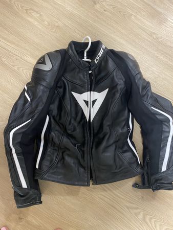 Dainese Damen Leder-Motorradjacke Gr. 40 mit Protektoren