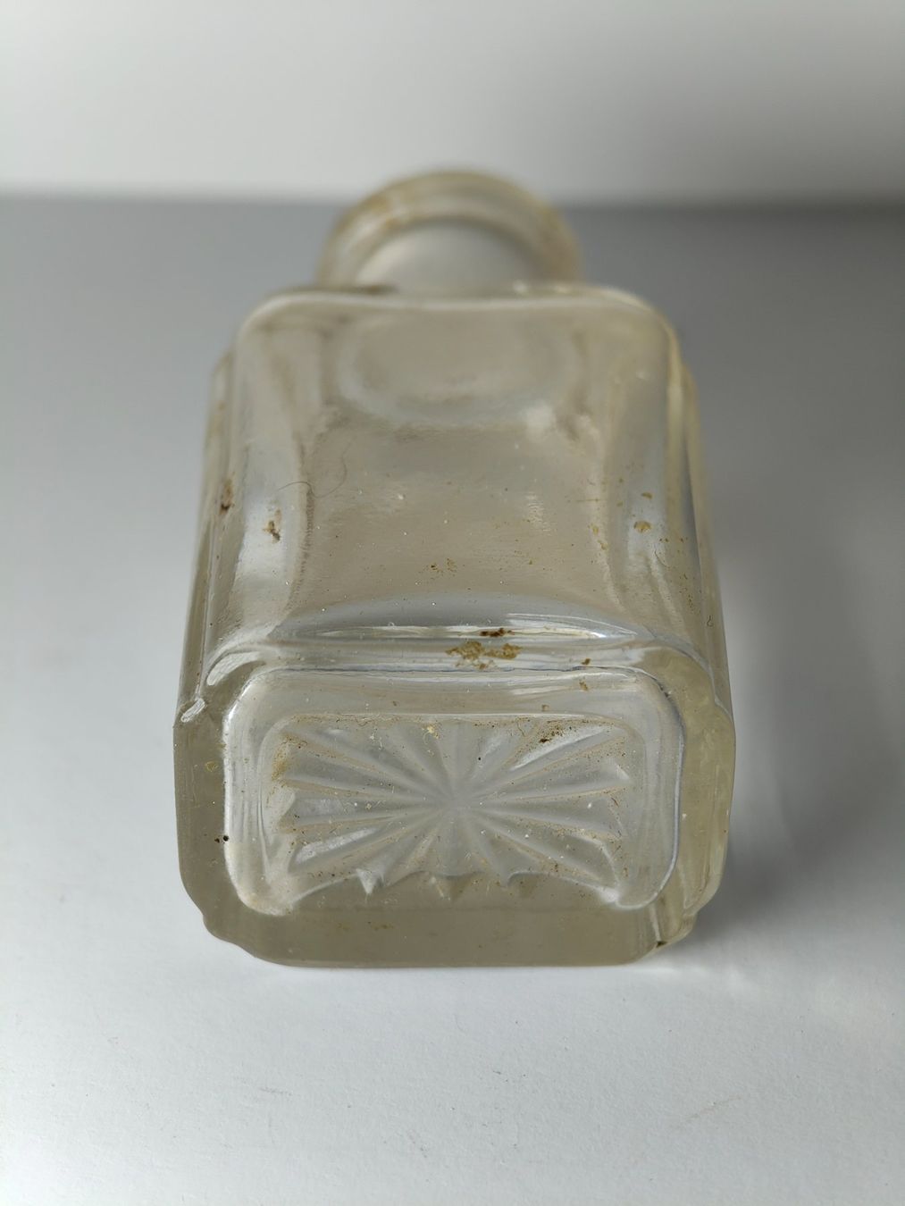 Flaconi: Schöner Alter Glasflakon Mit Stopfen Um 1900 10cm – Usato da Monthey venduto da 19_karen_84 1