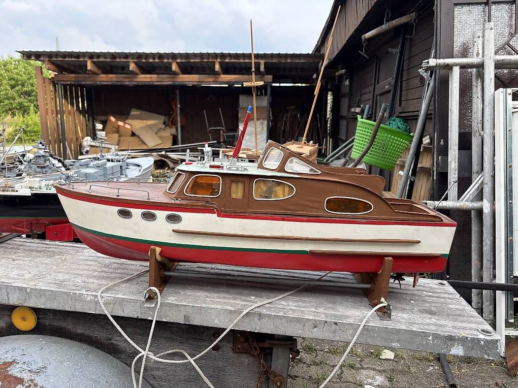 RC Kits de montage: RC Modellboot / Modellschiff Graupner Commodore Vintage – D'occasion à Basel par shf_sk9f