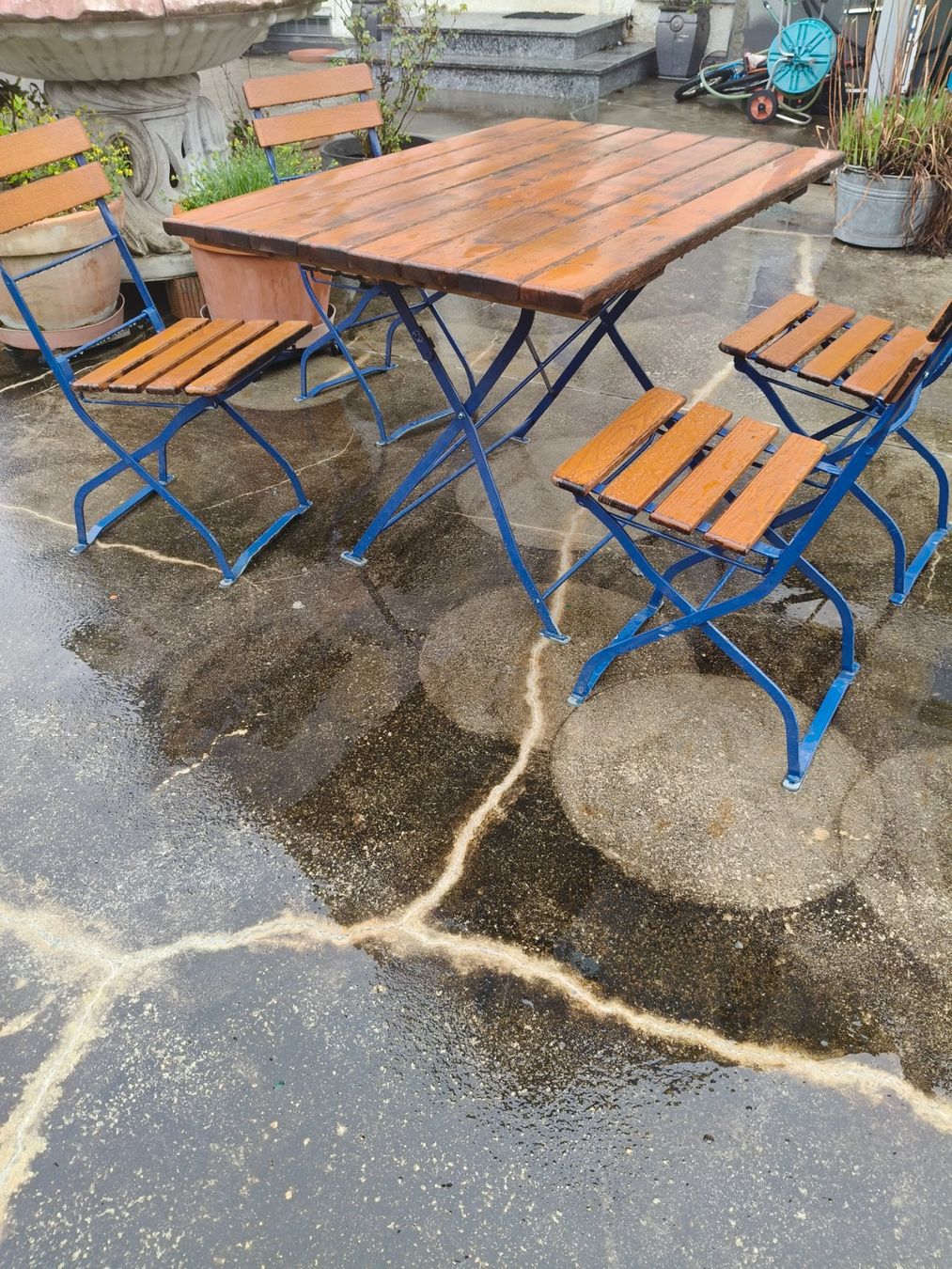 Set di tavolo e panche: Biergarten Tisch mit 4 Stühle – Usato da Zwingen venduto da inf_2blh 3
