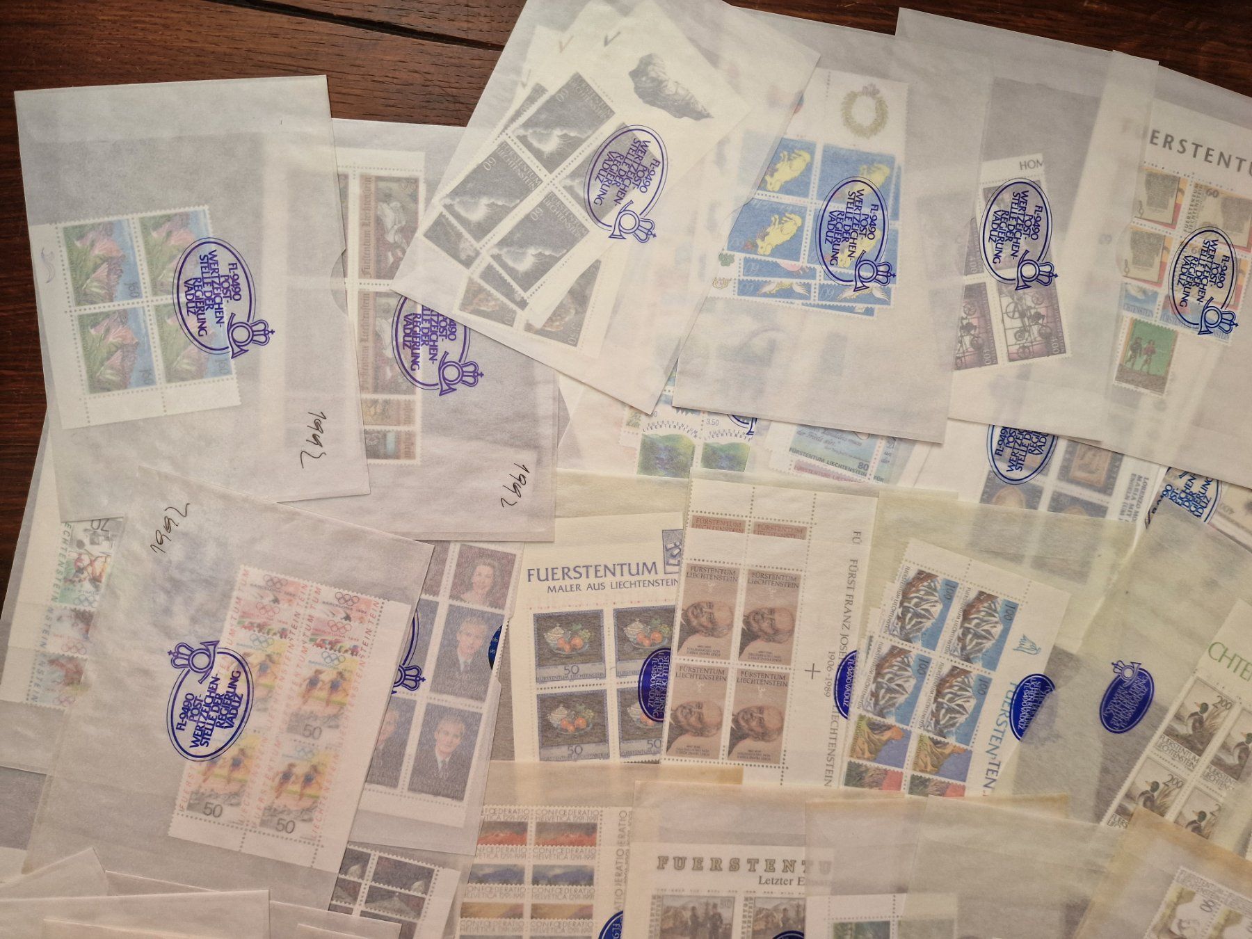 Tutti i francobolli: FL 1990-98 NEU **4-er Blocks mit Tabs & Einzel aus ABO – Nuovo e nell'imballaggio originale da Aesch LU venduto da briefmarken.uray 2