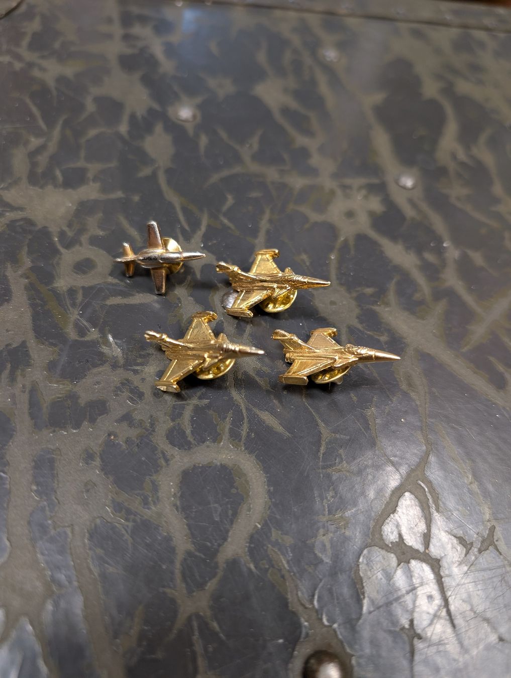 Placchette & Badge: Lot de Pins Avion – Usato da La Place (Ayent) venduto da s4c4