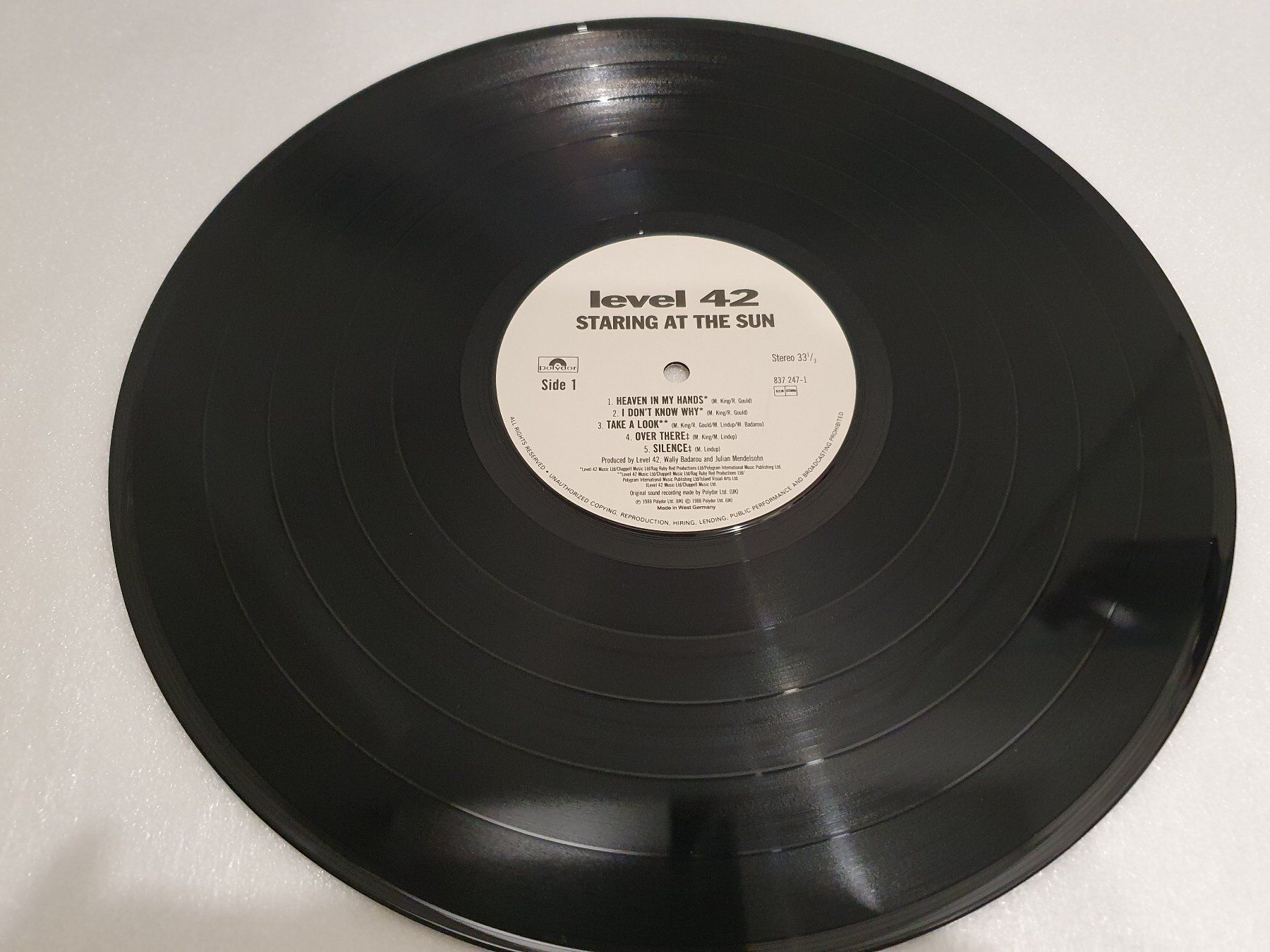 Dischi in vinile: Level 42 – Staring At The Sun – Usato da Uster venduto da Vinyl-Leidenschaft 4
