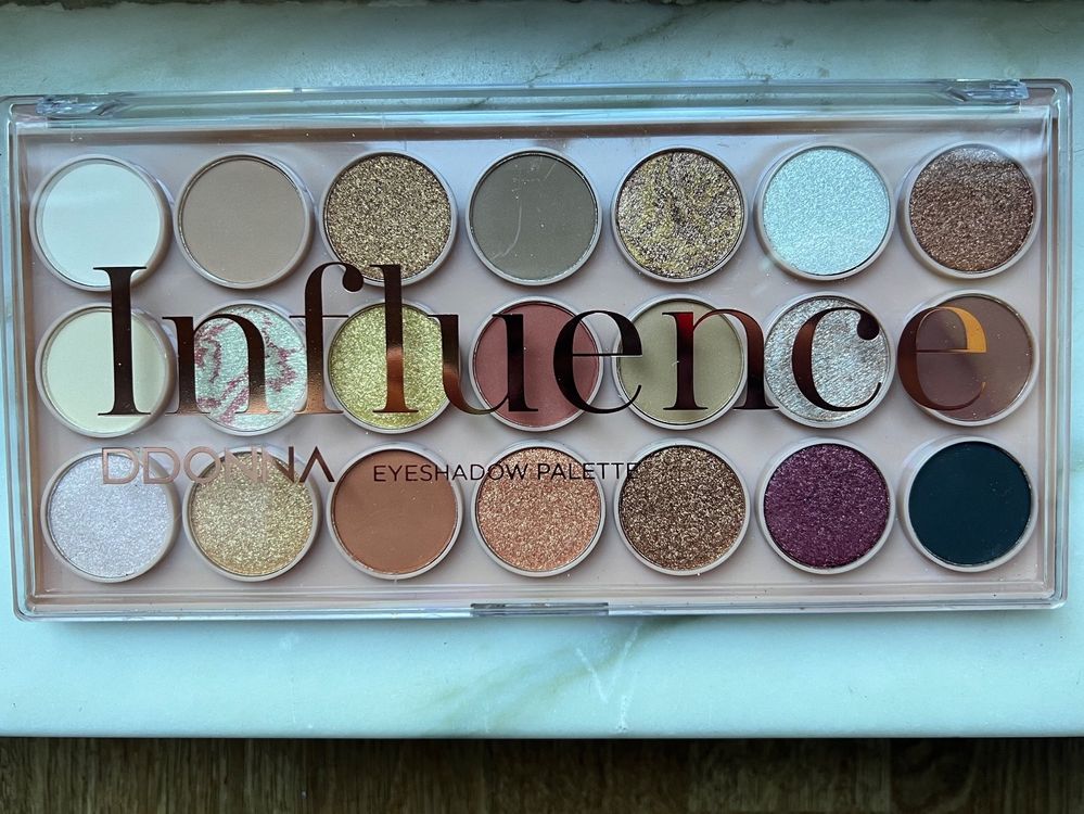 Lidschattenpalette Mit 16 Farben - Matt, Glitzernd & Hochpigmentiert