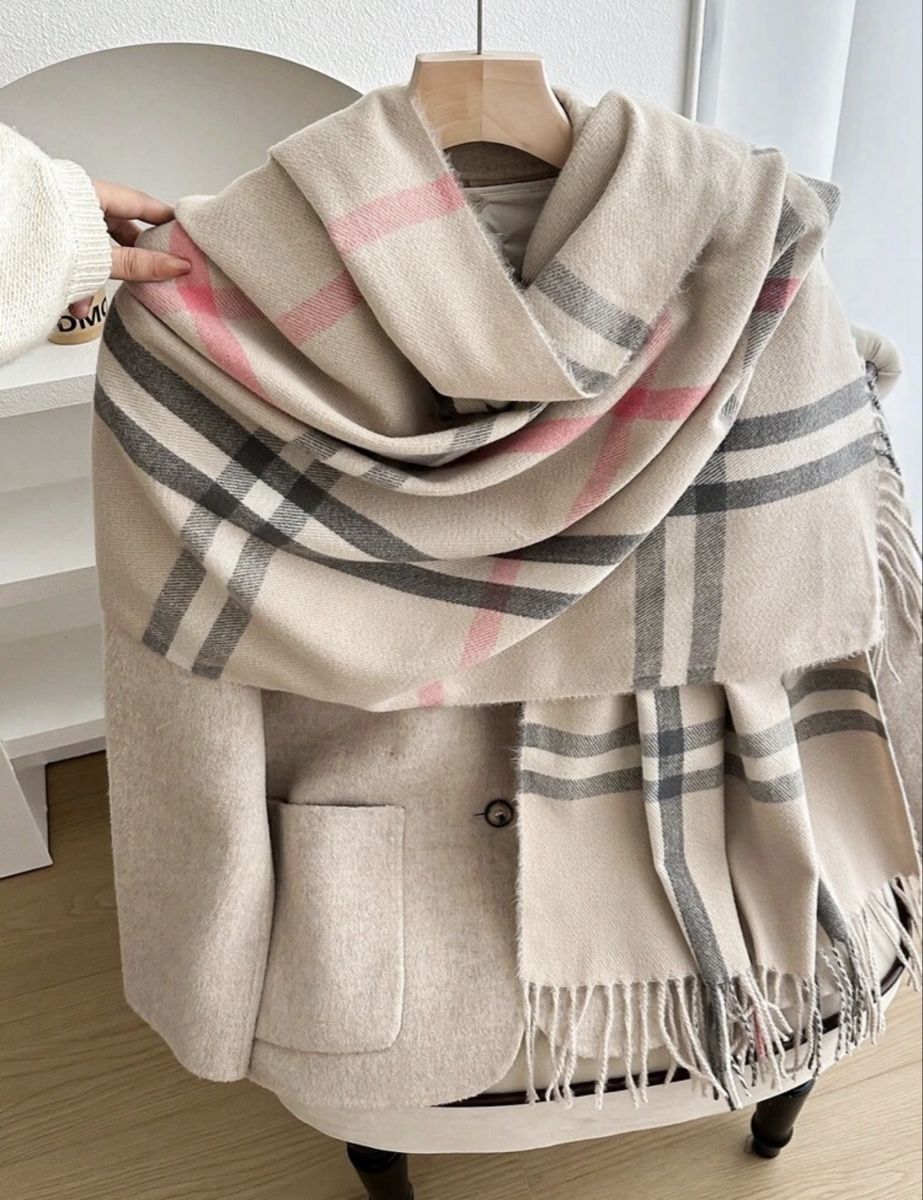Foulard & Sciarpe: Écharpe – Nuovo e nell'imballaggio originale da Châtel-St-Denis venduto da Montclair_Swiss