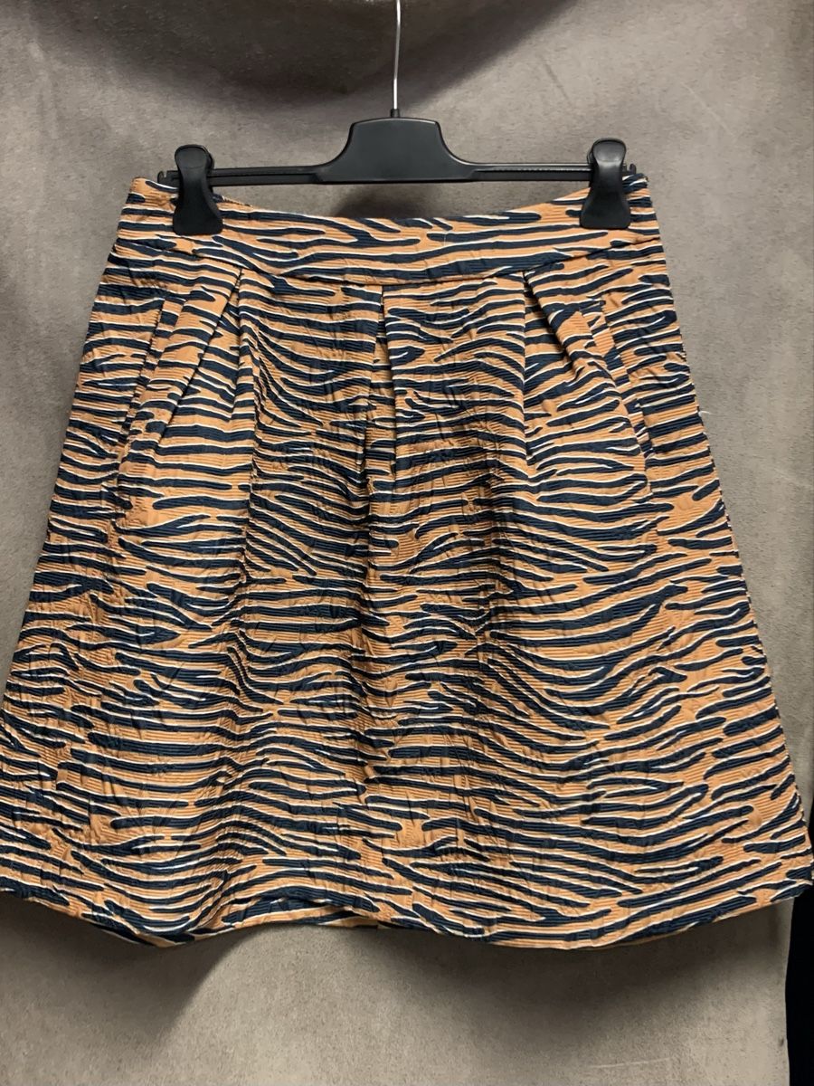 Essentiel Antwerp Röcke: Essential Antwerp Jupe Tiger 40 – Gebraucht aus Unterseen von jpowers1971