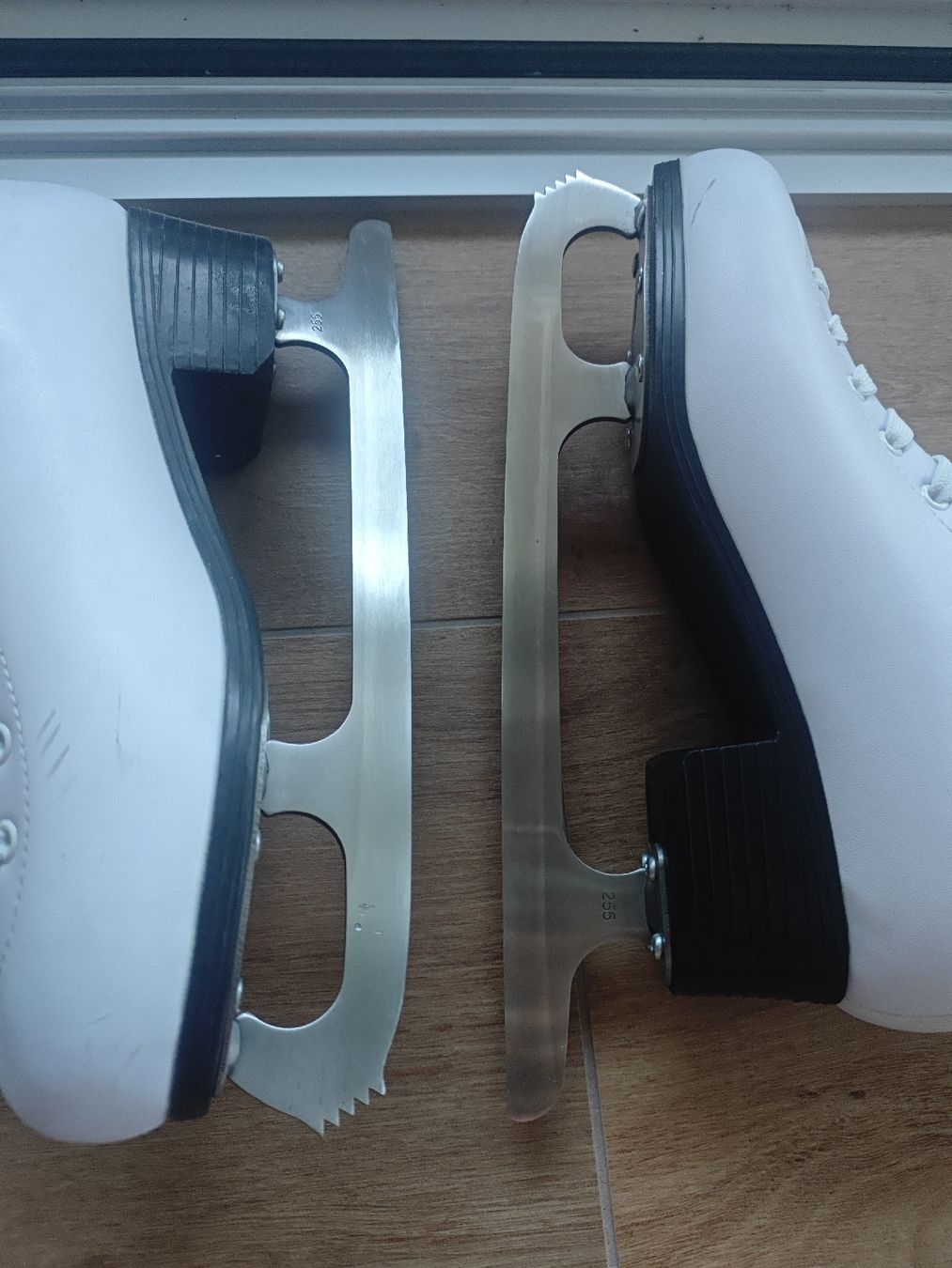 Schlittschuhe: Schlittschuhe, Gr.39, mit Innenfutter – Gebraucht aus Gibswil von jibbi01 2