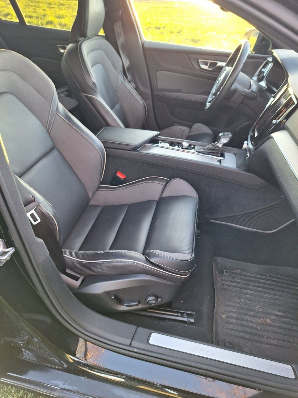 Volvo Automobili: Volvo V60 2.0 D4 R-Design AWD – Usato da Bern venduto da HSBZaeune 6