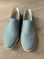 Cozy UGG Slip-on Shoes - Perfect for Chilly Autumn Days 🍂