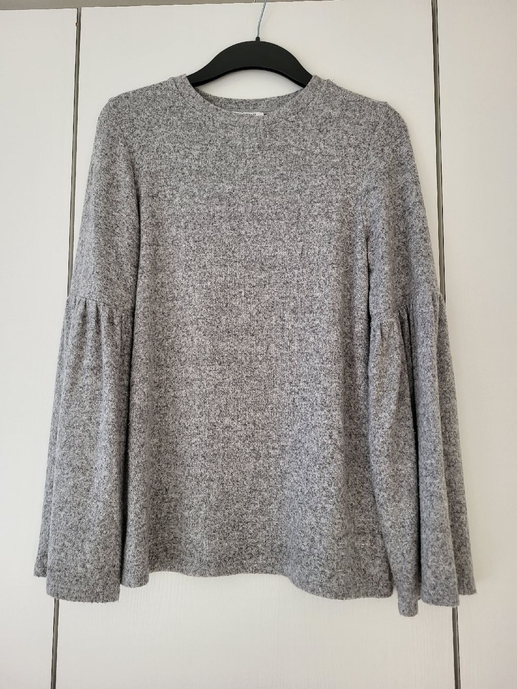 Zara Pullover & Sweatshirts: Zara Damenpullover Gr. S Trompetenärmel grau meliert – Gebraucht aus Zürich von Mada45