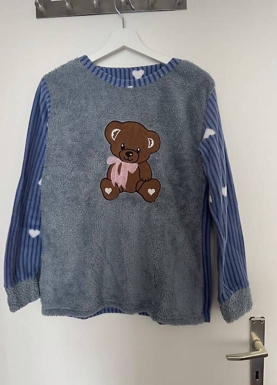 Negligees & Pigiami: Flauschiger Winter Pyjama mit Bärenmuster, Grösse M – Usato da Brüttisellen venduto da Ariana-24