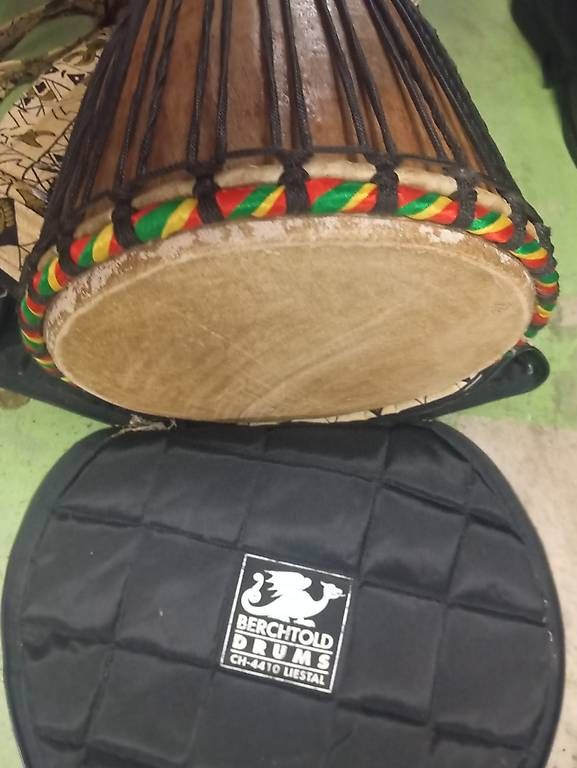 Strumenti musicali: Djembe mit Tasche – Usato da Basel venduto da Petergunn 2