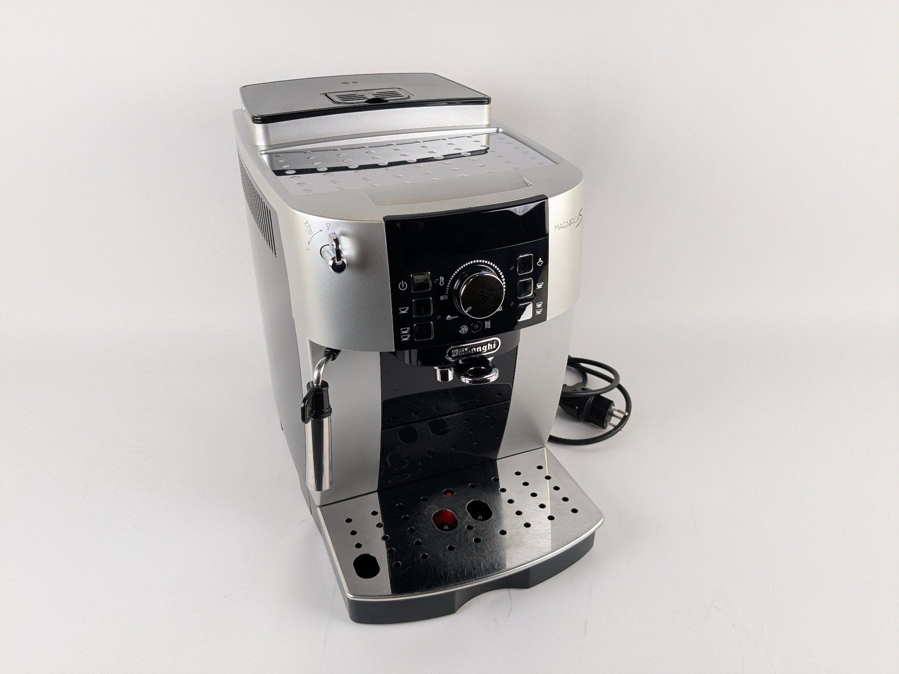 De'Longhi Macchine per caffè & Macchine per espresso: DELONGHI Magnifica S Silber-Matt – Usato da Dintikon venduto da Restwert_Dintikon